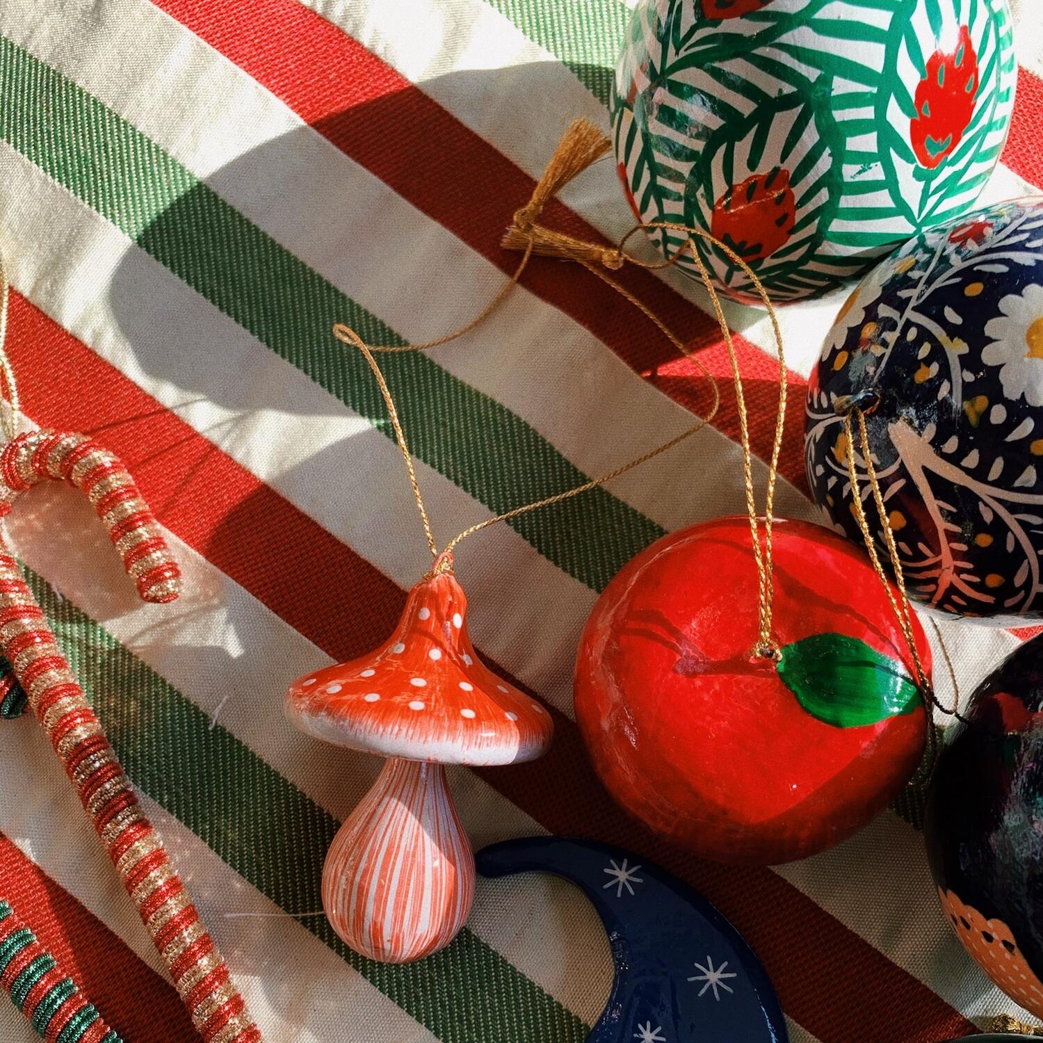 Håndmalet æble juleophæng - rød